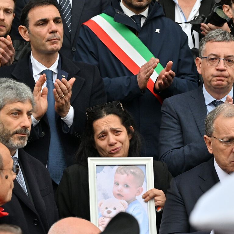 Patrizia Mercolino al funerale del piccolo Domenico