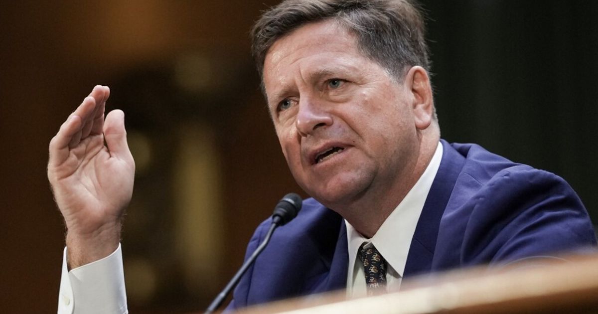 Jay Clayton, nuovo capo dell'Intelligence Usa, viene confermato dopo un voto polarizzato nel Senato