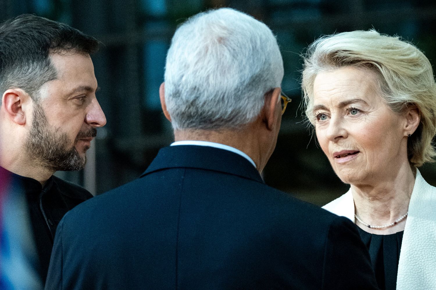 Il presidente ucraino Zelensky e la presidente della Commissione europea von der Leyen