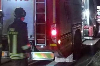 vigili del fuoco notte automezzo pompieri