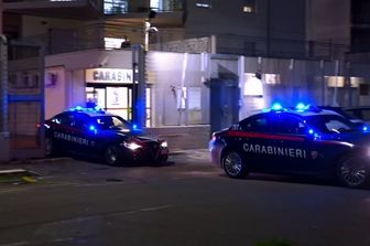 Scambia l'uomo per rivale in amore e lo uccide, arrestato 43enne a Varese