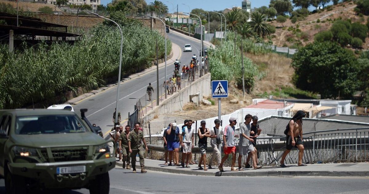 Anteprima: Identificati agenti dei servizi segreti del Marocco tra i migranti di Ceuta