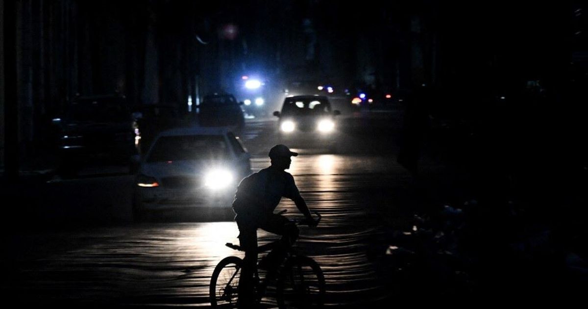 Cubani in attesa di elettricità, l'Avana al buio, blackout e proteste in piazza