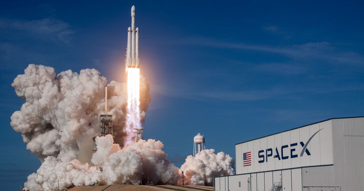 SpaceX quotata al Nasdaq, titolo in calo, analisi mercato, Starlink, Elon Musk