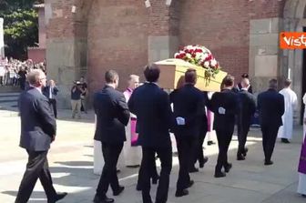 L'arrivo del feretro di Baresi nella Basilica di Sant'Ambrogio a Milano