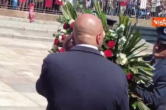 Il feretro di Baresi lascia la Basilica di Sant'Ambrogio, a Milano