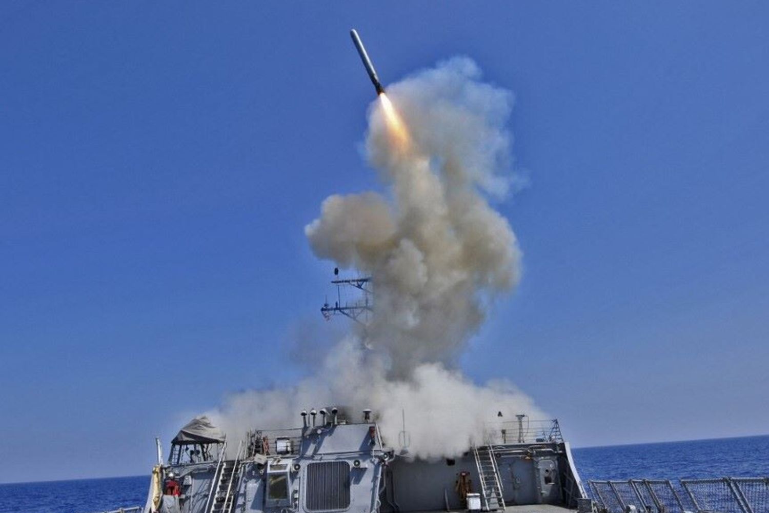 Un missile da crociera Tomahawk lanciato dagli Stati Uniti - immagine di archivio