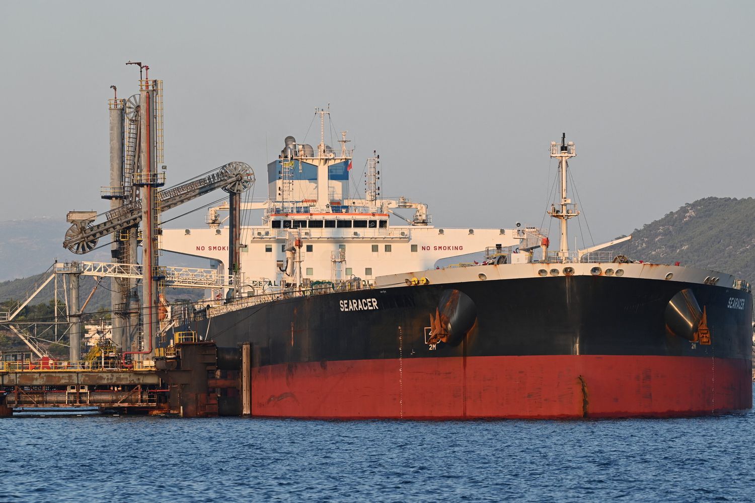 Una nave petrolifera nello Stretto di Hormuz