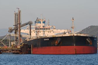 Una nave petrolifera nello Stretto di Hormuz