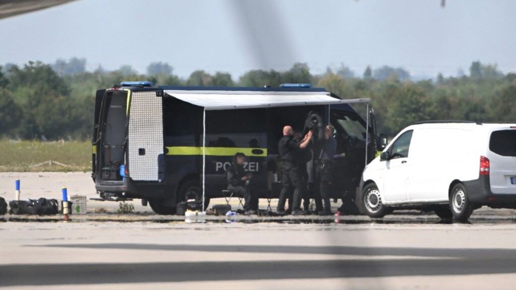 L'aeroporto di Lipsia, in Germania, dove è stato trovato un drone con esplosivo accanto a un aereo cargo ucraino
