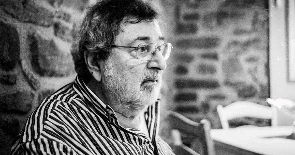 Francesco Guccini, cantautore italiano, si è spento a Pavana a 86 anni. L'ultima canzone è uscita nel 2023