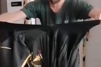 Un frame del video