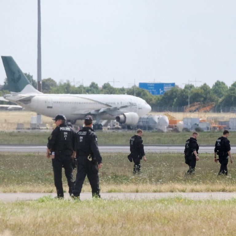 Controlli per il drone all'aeroporto di Lipsia/Halle