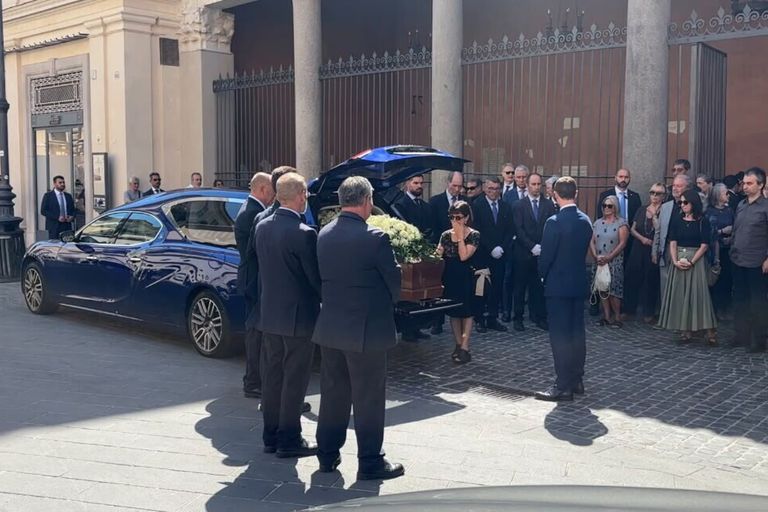 I funerali di Luigi Cavallari marito della ministra Roccella