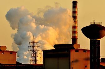 "Perchè vuoi tenere il mostro ancora aperto?". Decaro risponde a un 13enne sull'ex Ilva