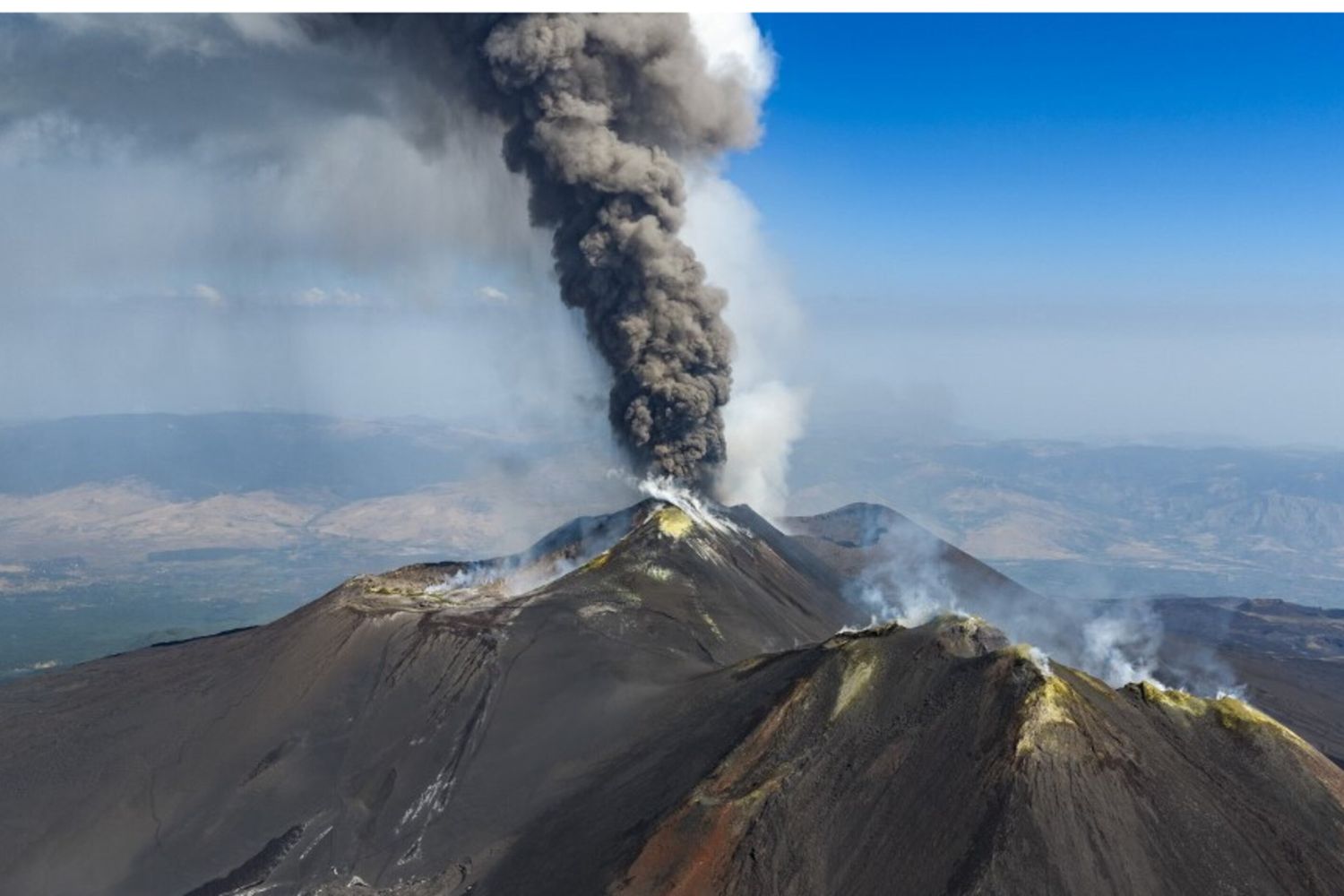 L'Etna non dà tregua. Traffico aereo limitato fino alle 6 di questa mattina