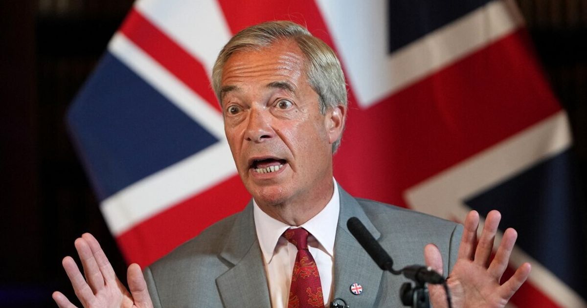 Nigel Farage, leader di Reform UK, ricandida a Clacton dopo aver dimesso, in un contesto di dibattito sull'immigrazione e politica britannica