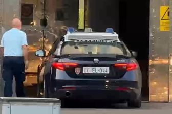 L'auto dei carabinieri con dentro Valer Lavitola entra a Rebibbia