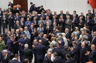 Votata la legge che offre un'amnistia limitata ai militanti del PKK
