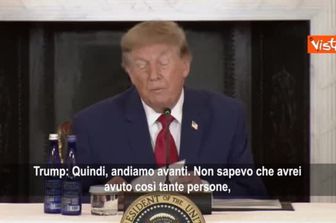 Trump scherza alla tavola rotonda su minatori Usa: Facciamo presto, ho guerra da portare avanti