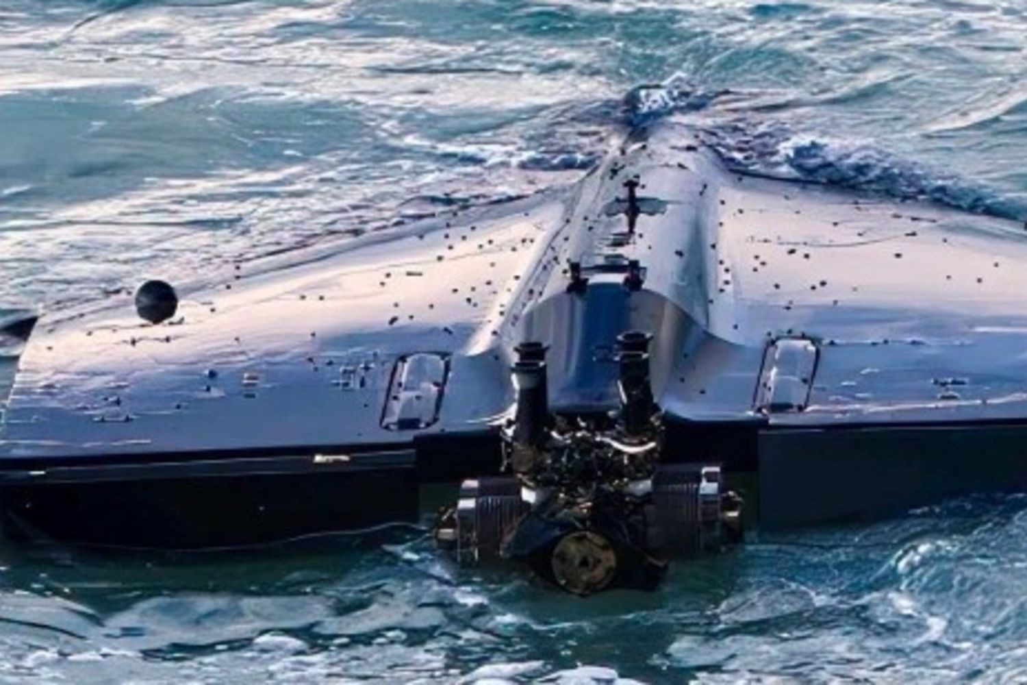 Un drone da guerra ritrovato vicino la riva della costa di Akcakoca, nella provincia di Duzce