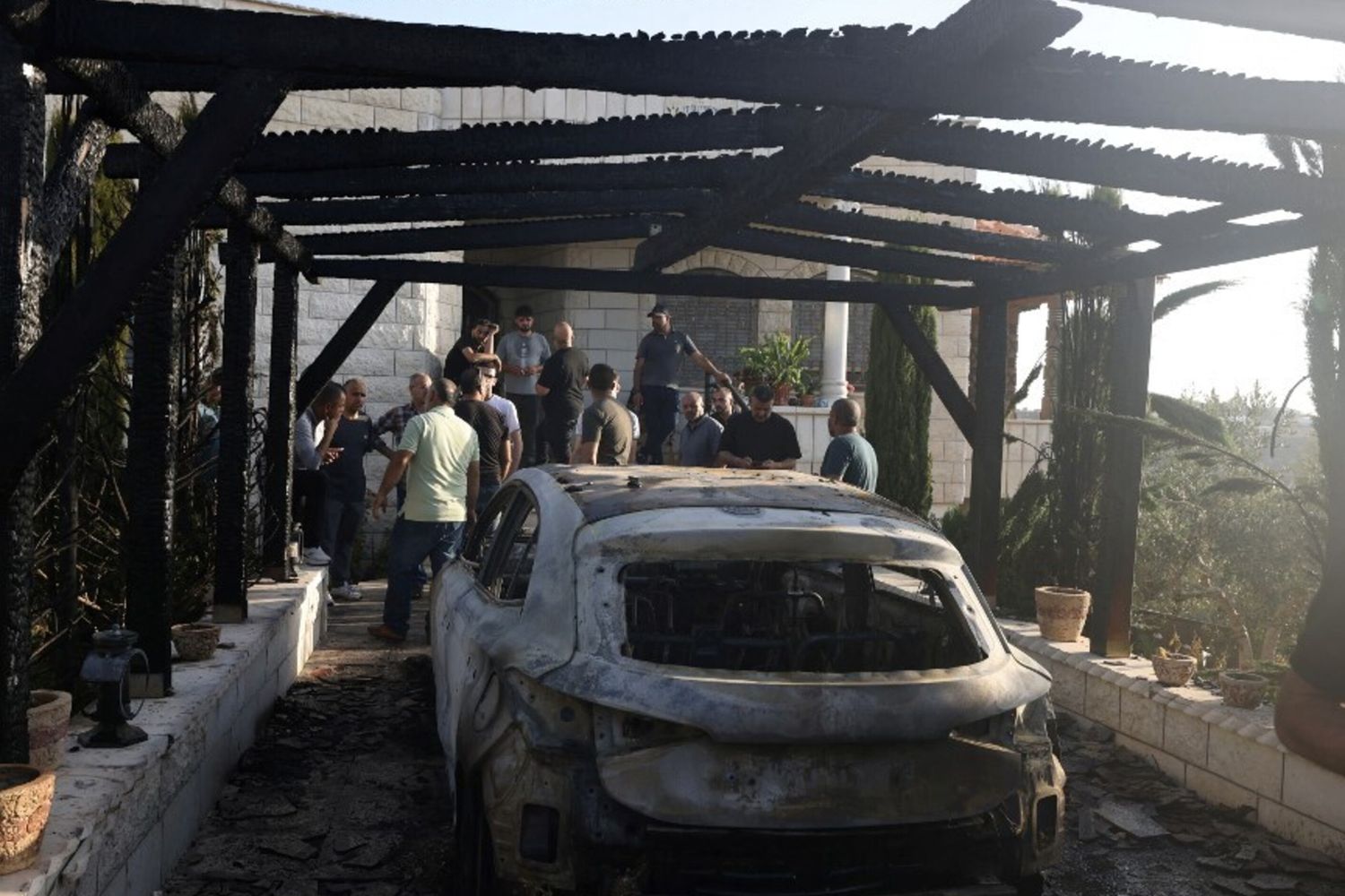 Casa di palestinesi distrutta da un incendio
