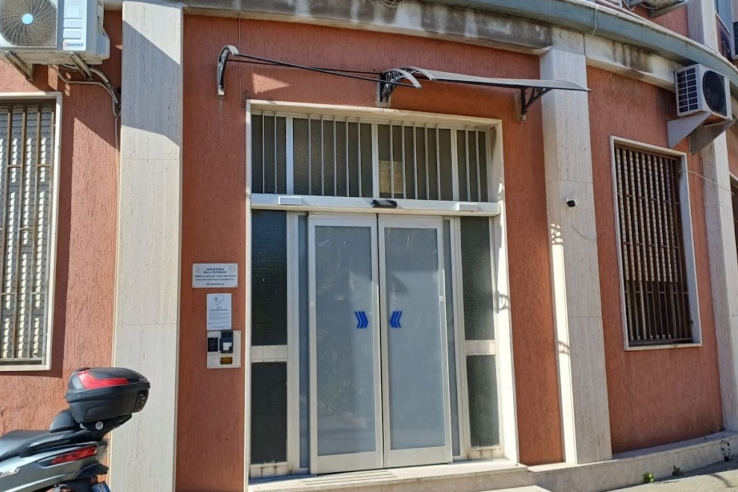 Entrata della caserma del comando provinciale dei Vigili del fuoco