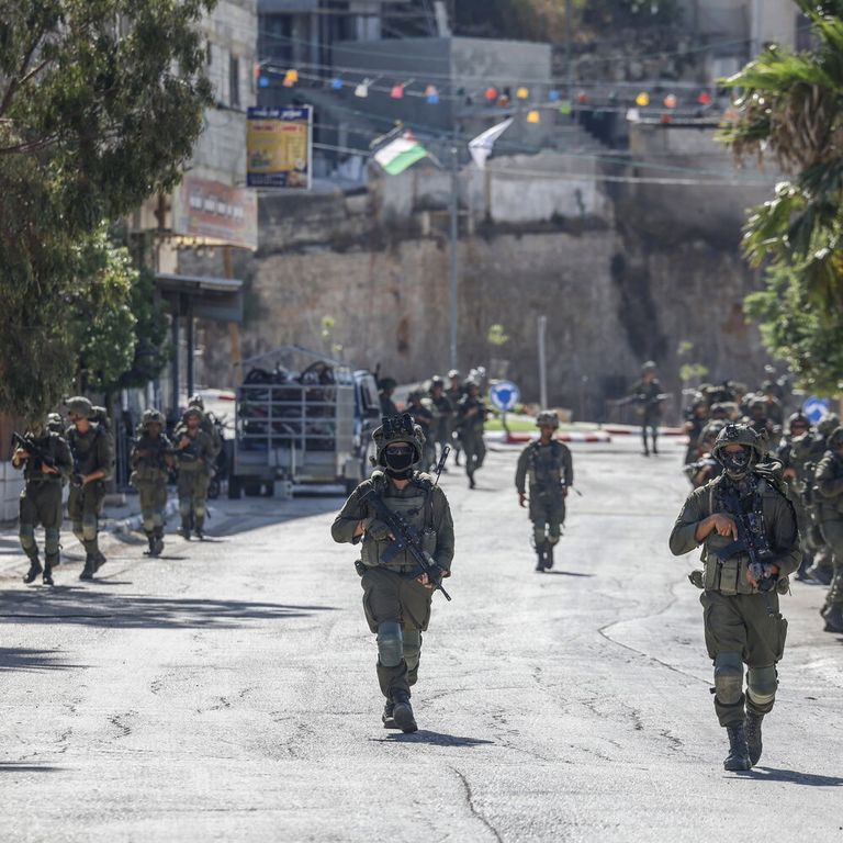 Militari nel villaggio di Qusra, in Cisgiordania