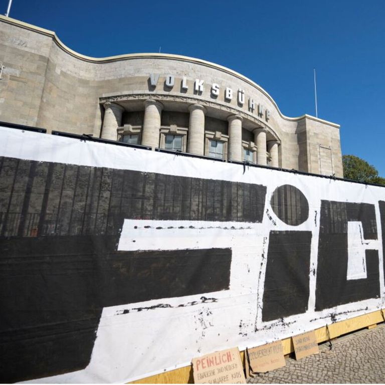 Evento cancellato per gli insulti razzisti al Volksbuhne di Berlino