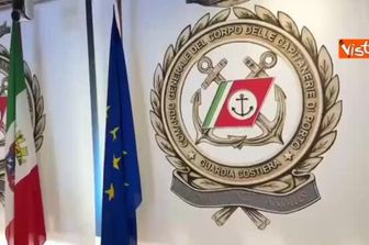 Piantedosi visita Sala operativa Capitanerie di Porto