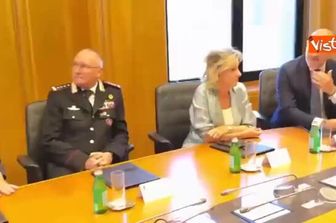 Piantedosi visita sale operative Carabinieri e Guardia di Finanza