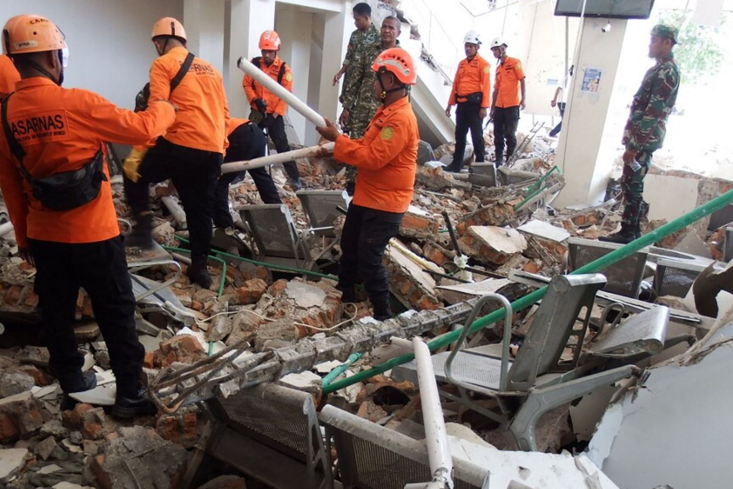 Forte terremoto in Indonesia: 47 morti e 5.000 sfollati a Flores