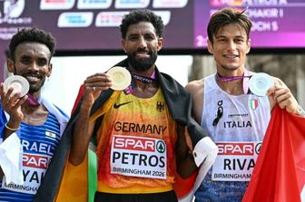 La medaglia di bronzo israeliana Gashua Ayale, la medaglia d'oro tedesca Amanal Petros e la medaglia d'argento italiana Pietro Riva
