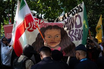 Uno striscione che raffigura il viso di Hind Rajab