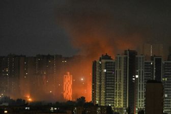 Putin: "I raid ucraini hanno danneggiato l'economia russa". Poi fa bombardare Kiev, 12 morti. Zelensky: "Abbiamo bisogno di Patriot" [VIDEO]