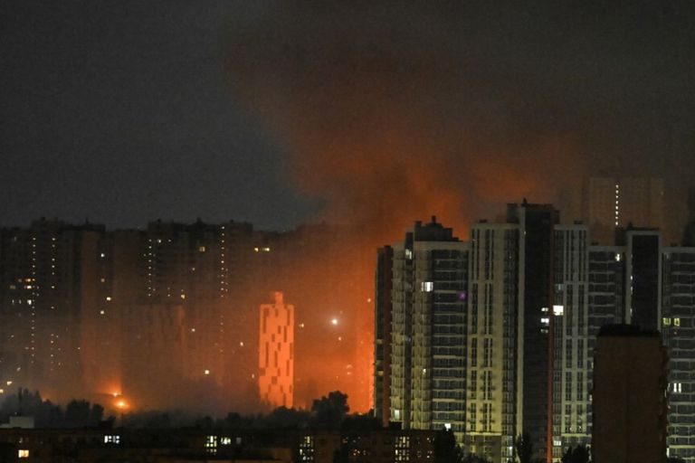 Putin: "I raid ucraini hanno danneggiato l'economia russa". Poi fa bombardare Kiev, 12 morti. Zelensky: "Abbiamo bisogno di Patriot" [VIDEO]