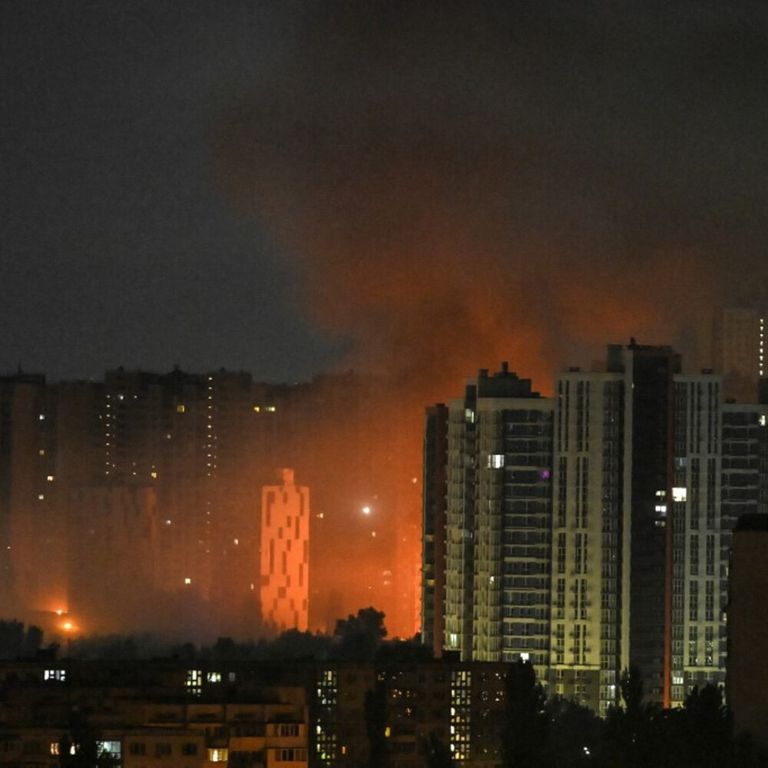 Putin: "I raid ucraini hanno danneggiato l'economia russa". Poi fa bombardare Kiev, 12 morti. Zelensky: "Abbiamo bisogno di Patriot" [VIDEO]