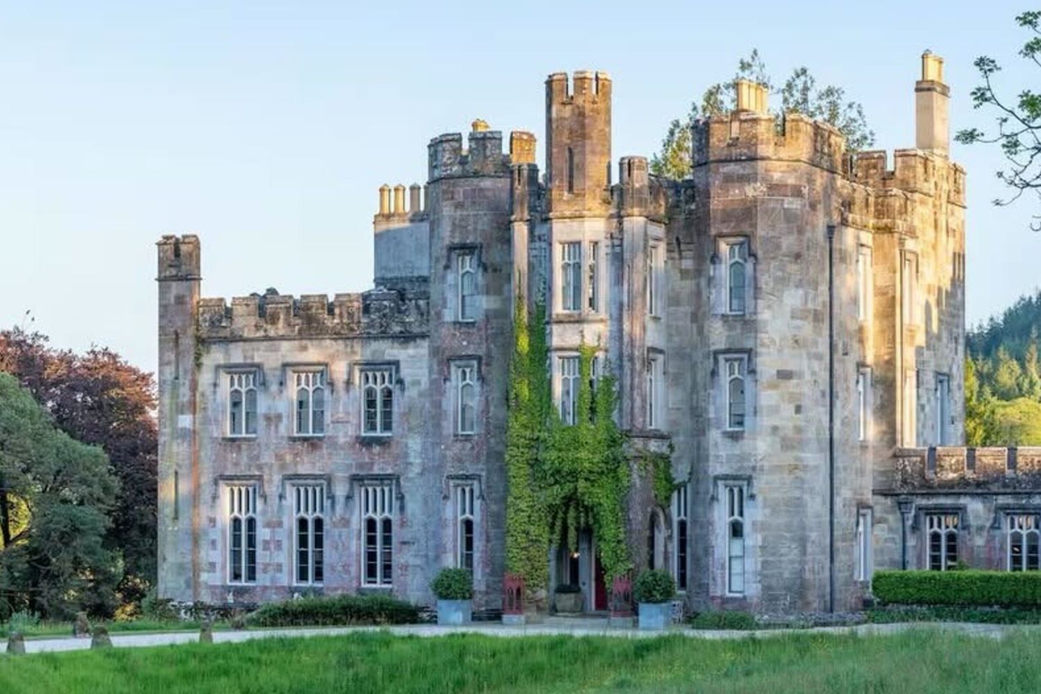 Zuckerberg acquista il castello di Strancally