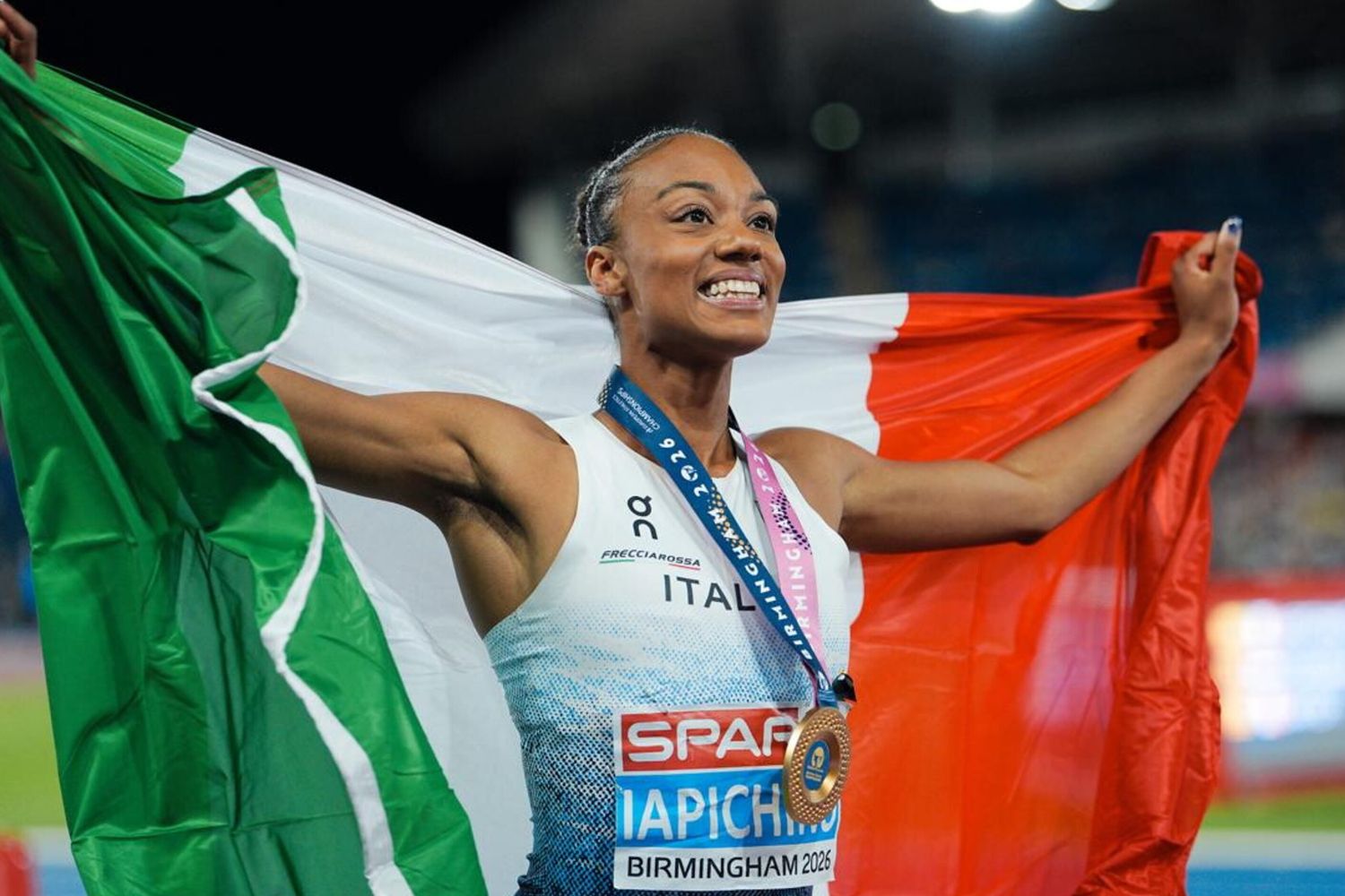 Larissa Iapichino con l'oro vinto a Birmingham