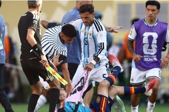 Stangata Fifa sull'Argentina: 10 turni a Paredes, 7 a Molina