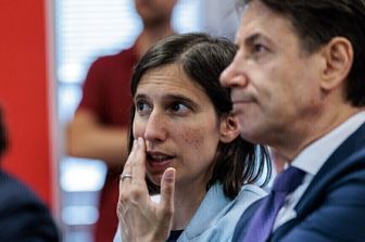 Schlein attacca il governo: "Italia a crescita a zero e povertà record"