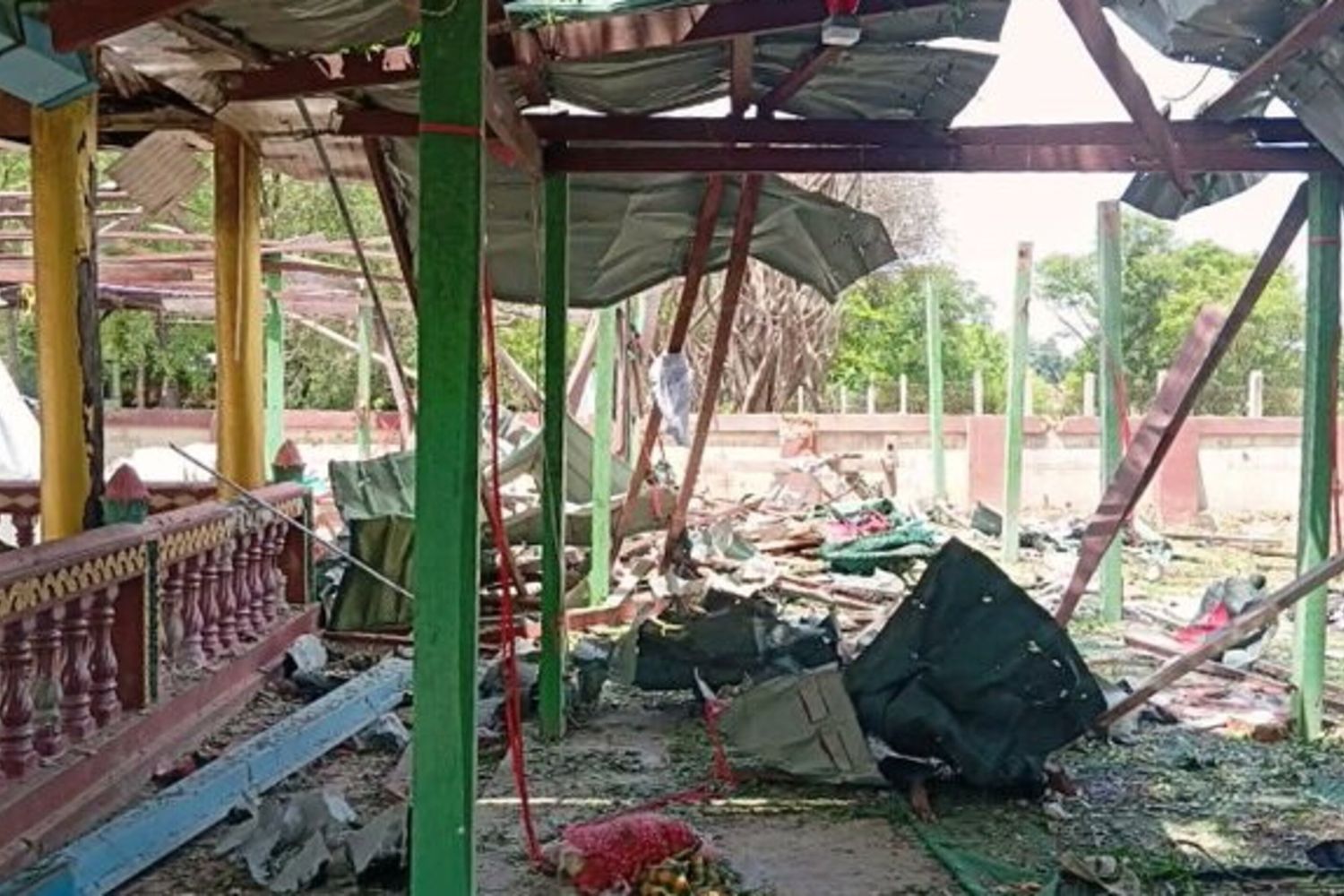 Il monastero bombardato dall'esercito del Myanmar