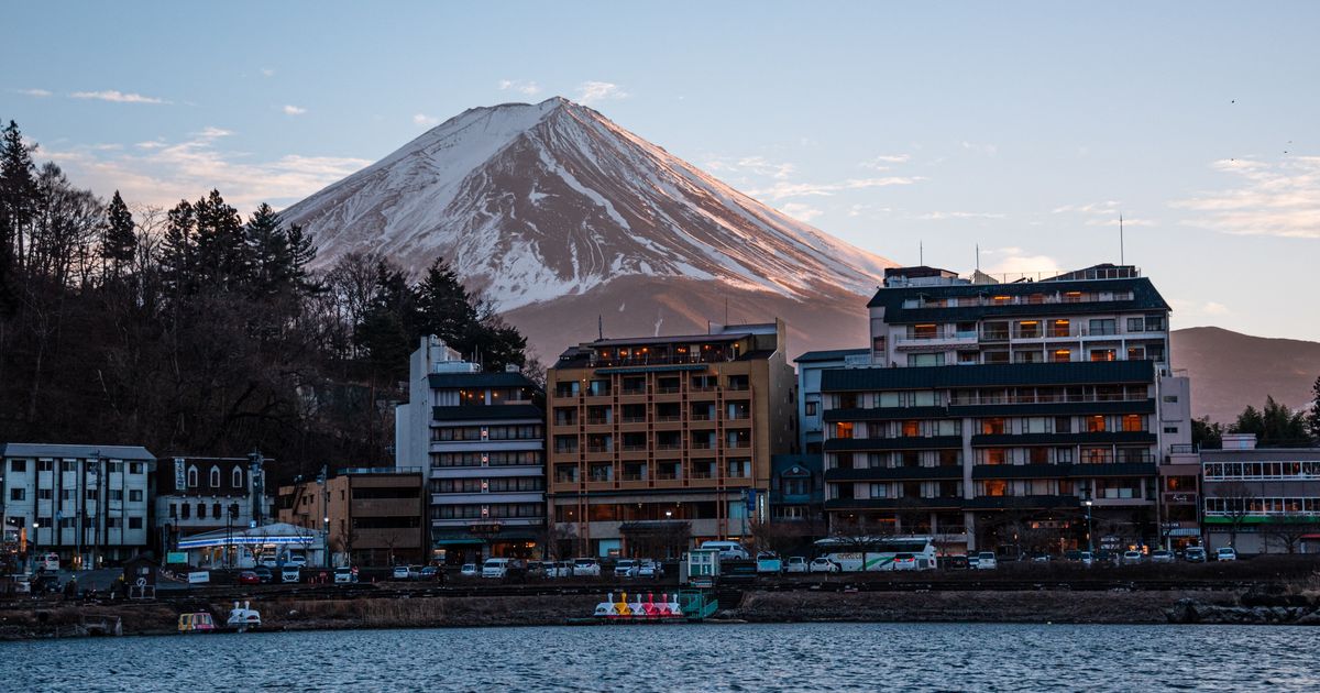Father Leaves 7-Year-Old Son Alone on Mount Fuji to Continue Climb