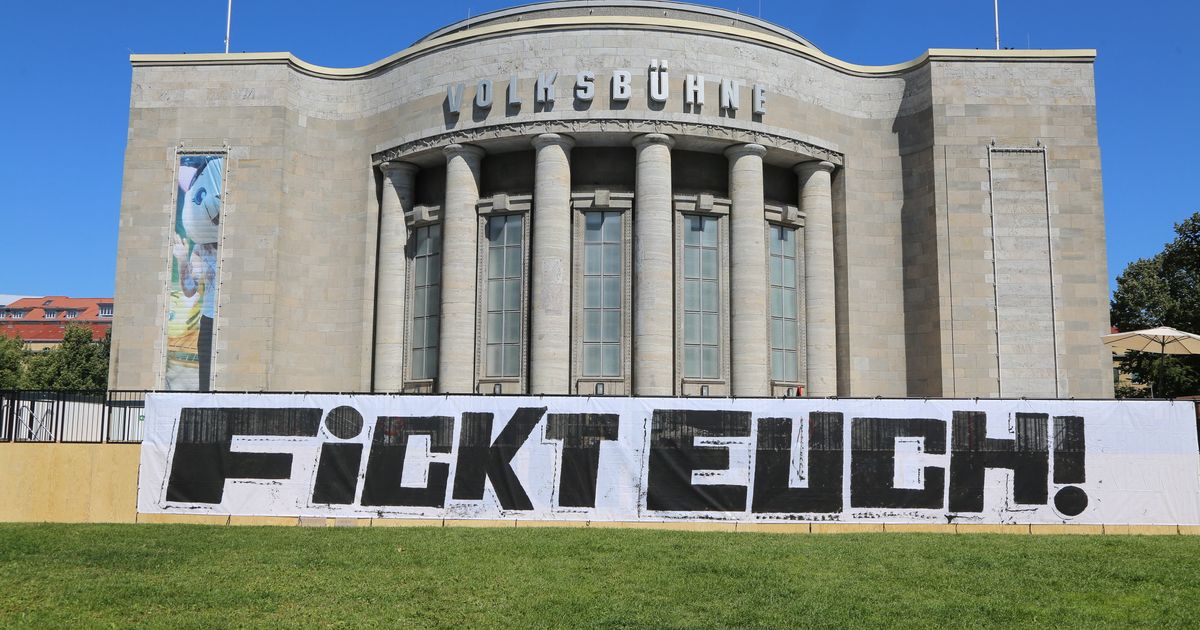 Anteprima: A Berlino scoppia la bufera sulle piscine 'anti-razzismo' e sul lago 'germanofono'