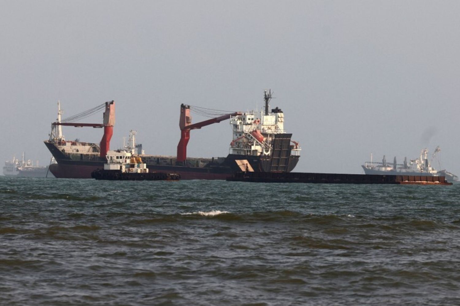 L'Iran: "Hormuz resta chiuso fino a quando gli Usa non rispetteranno gli impegni"
