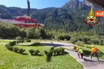 29 persone soccorse in Val Seriana dai Vigili del Fuoco per il maltempo, il video dall'elicottero