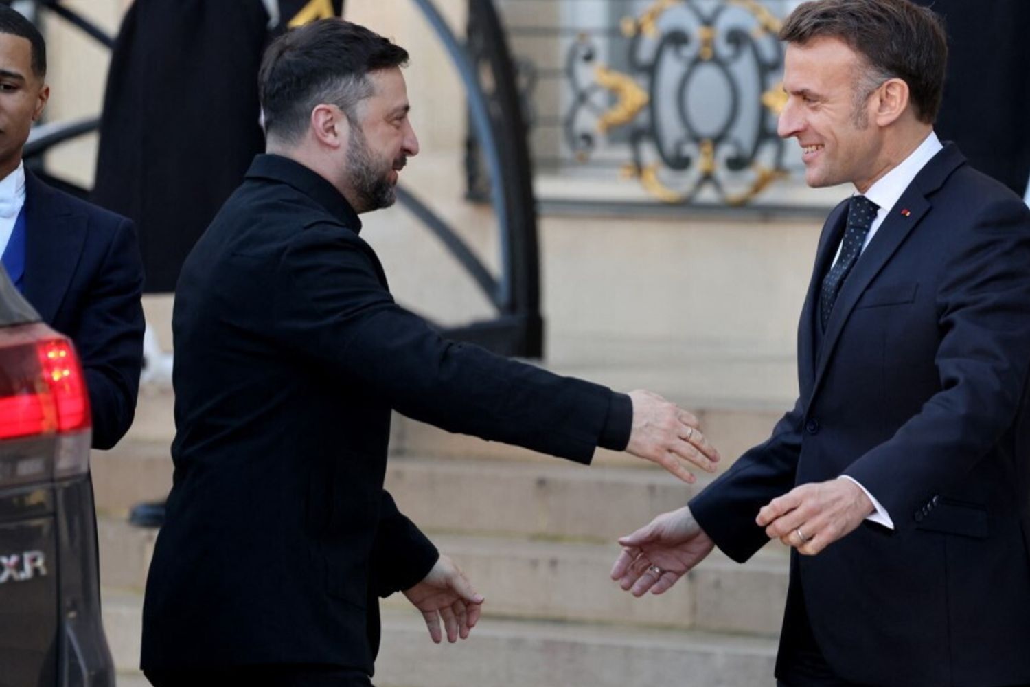 Zelensky, volenterosi, Parigi