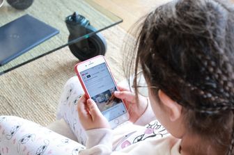 La Nuova Zelanda va verso il divieto dei social agli under 16