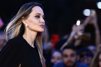 "Couture", il film di Angelina Jolie girato dentro Chanel: quando esce e di cosa parla