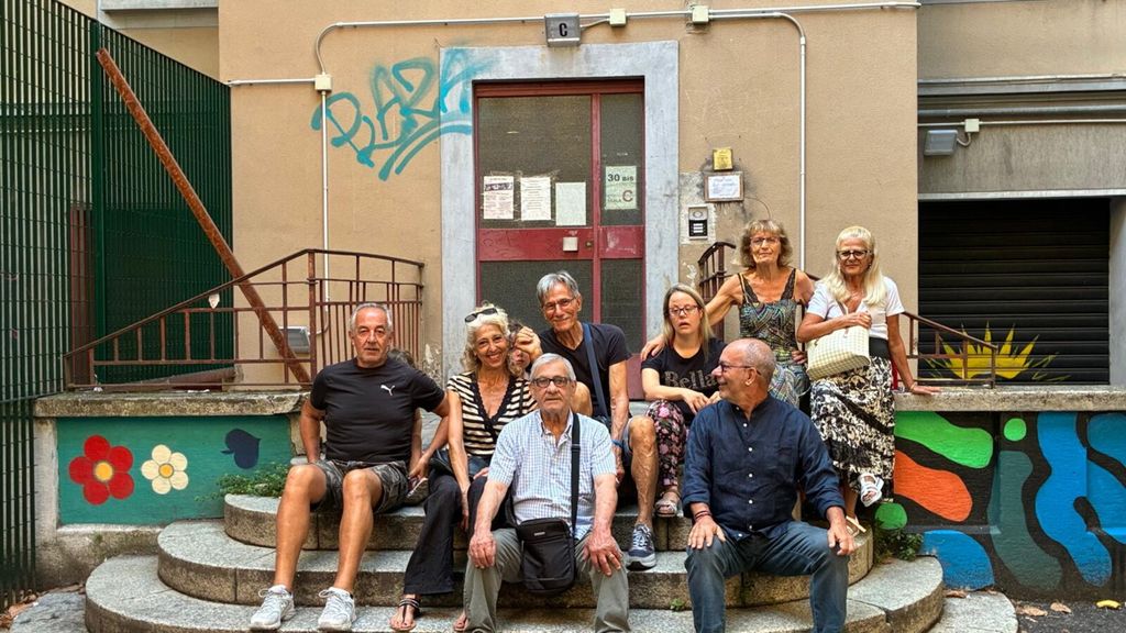 "Mai via", 100 famiglie contro il trasloco da case popolari di Milano​‌